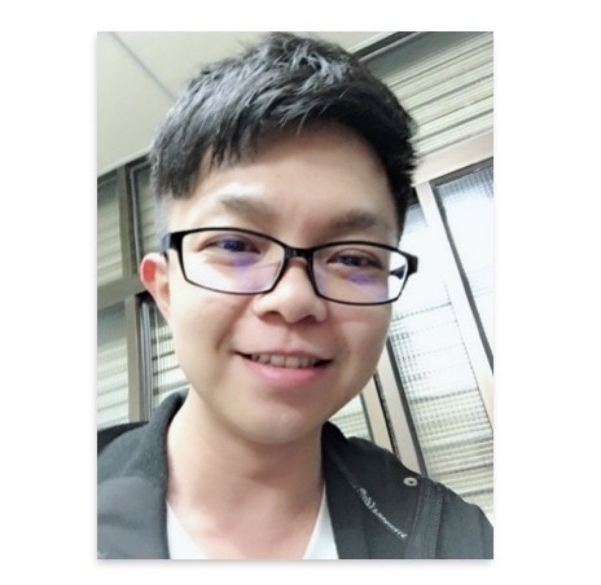 邱界逸